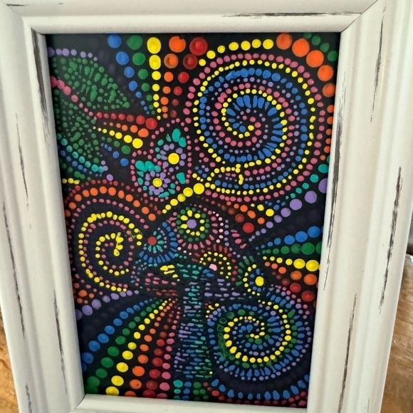 Adorable hand painted in dot mandala stryke mushrooms 🍄. Frame included - Picture 5 of 5
